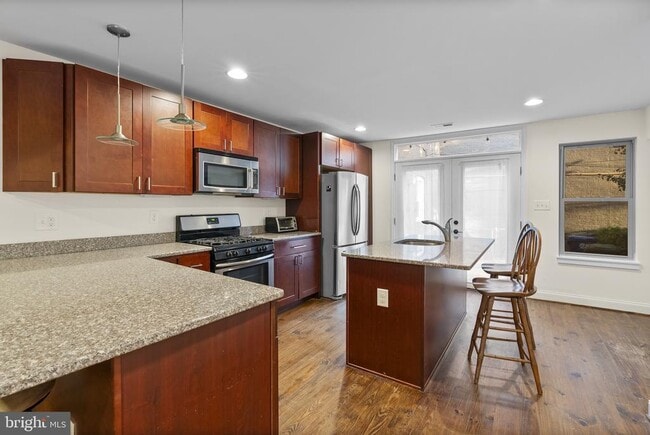 Building Photo - 402 E Fort Ave