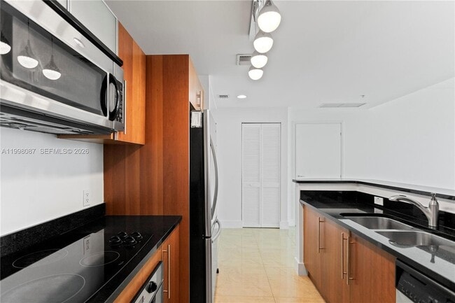 Building Photo - 300 S Biscayne Blvd