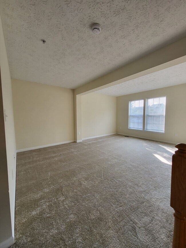 Building Photo - SPACIOUS 3-Level Townhome in Winston's Choice