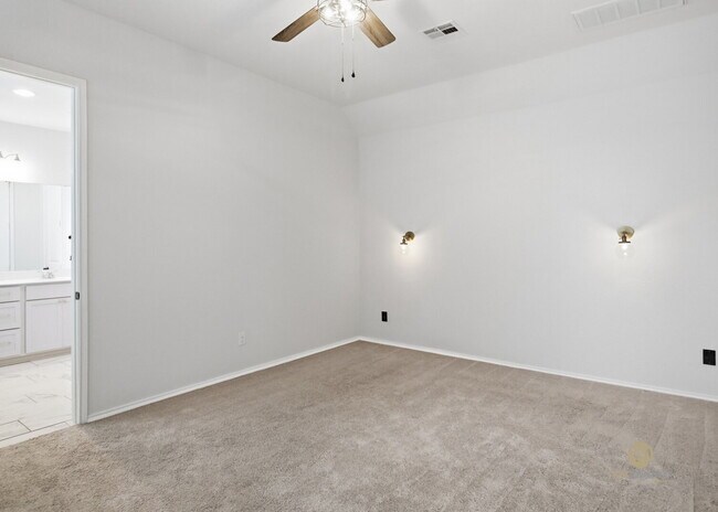 Building Photo - "Spacious 4-Bedroom Sanctuary in San Antonio - 1996 Sq Ft of Comfort and Style!"