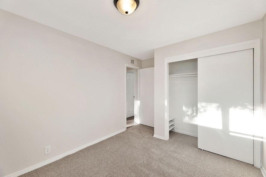 Building Photo - 6020 N East Park View St