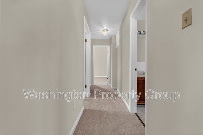 Building Photo - 5602 Grouper Ct