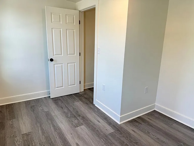 Building Photo - FULLY RENOVATED TOP TO BOTTOM!