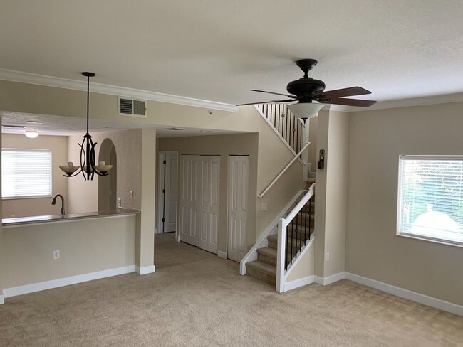 Building Photo - Beautiful Townhouse Style Apartment availa...