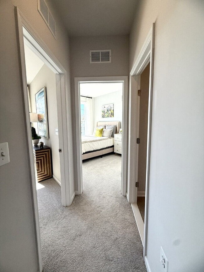 Building Photo - Modern 3-Bedroom Bethany Model Condo in Co...