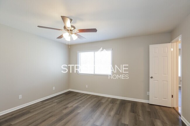 Building Photo - REDUCED!