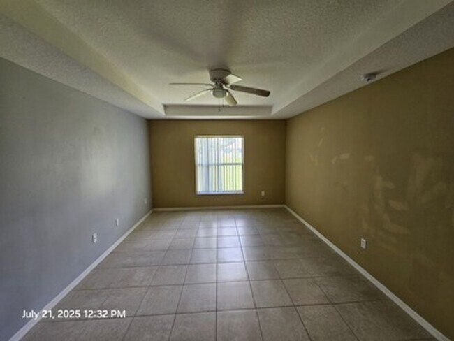 Building Photo - Welcome to your new home! This spacious 3-bedroom, 2-bathroom single-family home