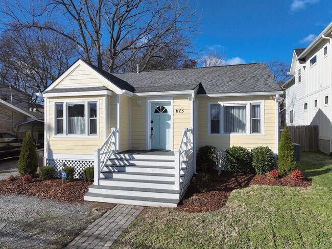 Building Photo - Sweet Cottage Charm with Updated Kitchen, Fenced Yard & Washer/Dryer Included