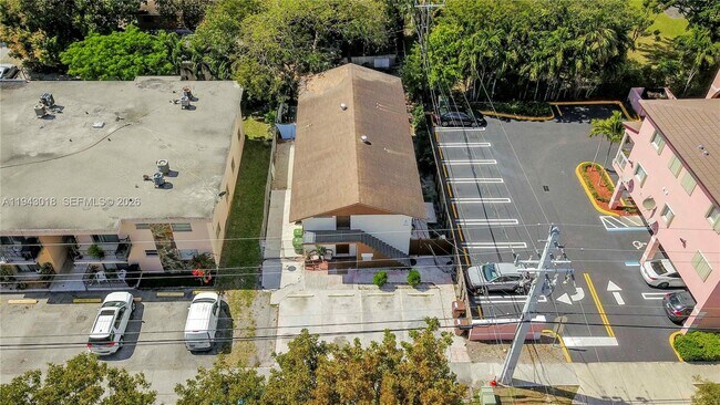 Building Photo - 640 E 2nd Ave