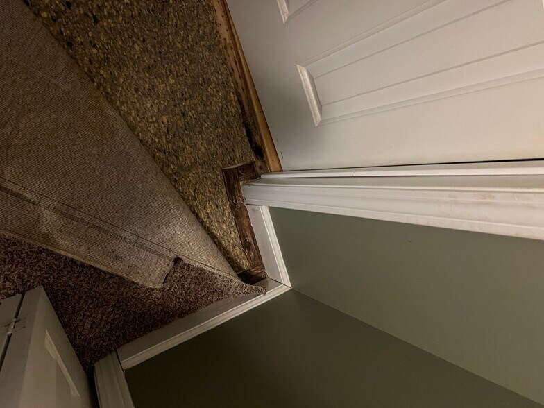 Building Photo - 548 NW 17th Cir