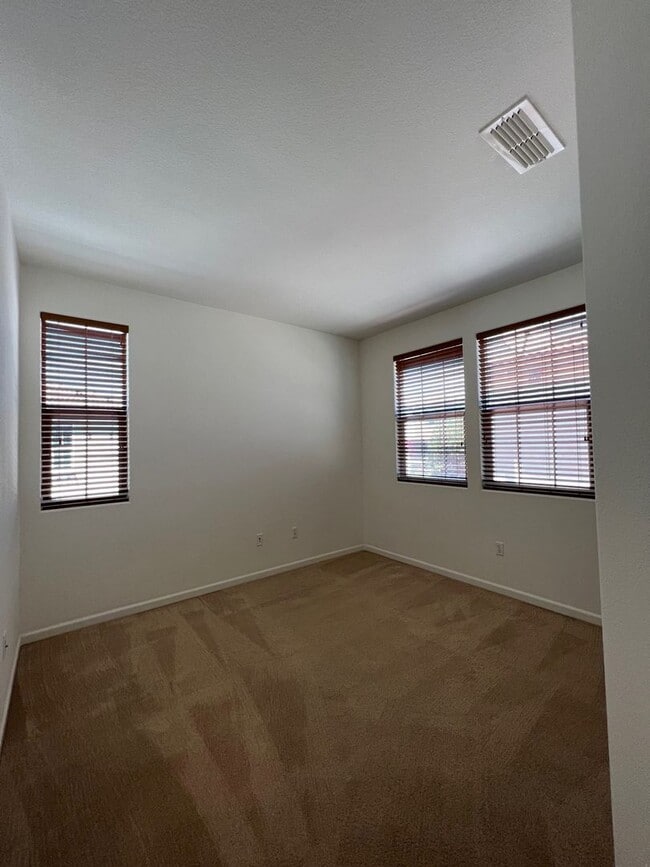 Building Photo - Desirable 4 Bed 3 Bath 2-Story Home in Folsom