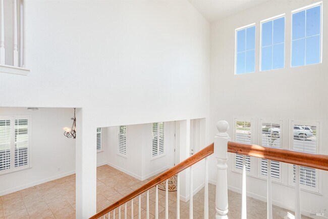 Building Photo - 525 Sauvignon Pl