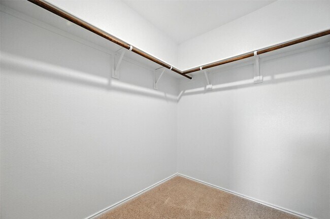 Building Photo - 208 Rubylace Dr