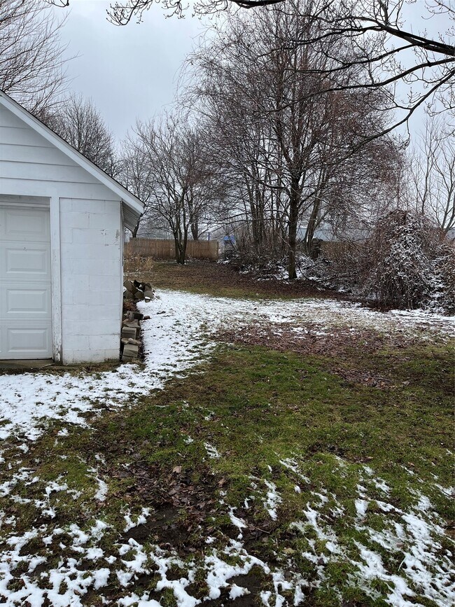 Building Photo - 2961 W 11th St