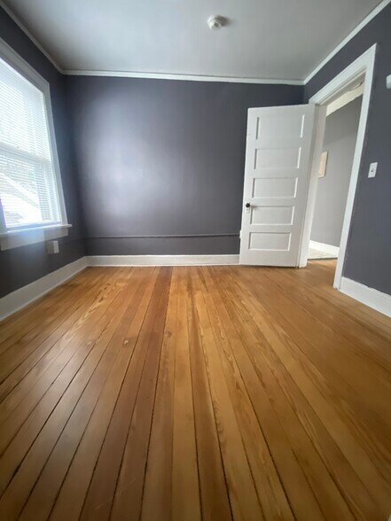 Primary Photo - 916 W Lovell St