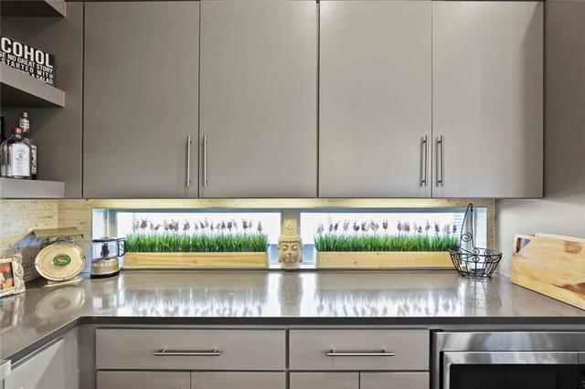 Building Photo - 1911 Summit Ave