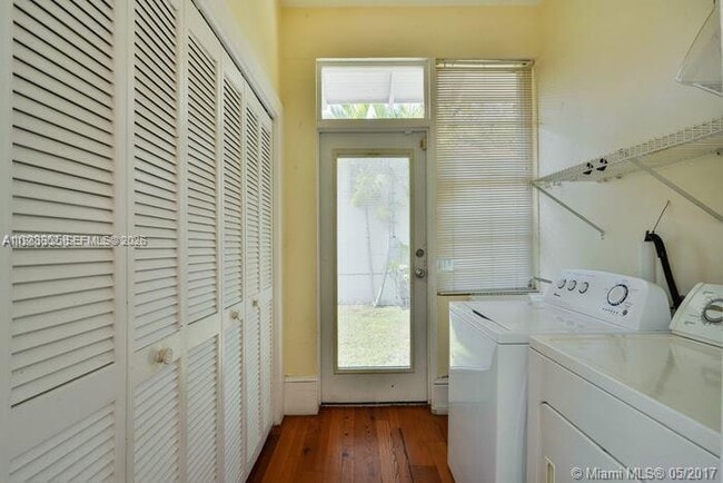 Building Photo - 2000 S Miami Ave