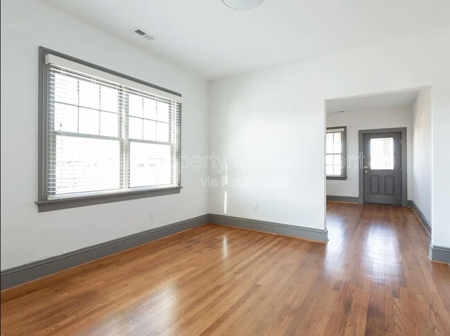 Building Photo - 2010 Maury St