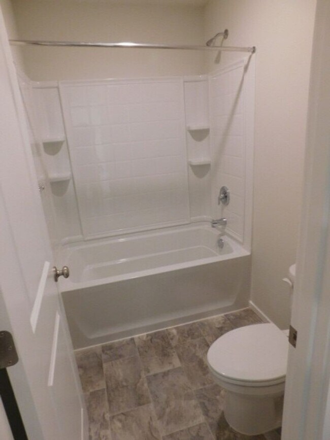 Building Photo - 4Bd/2.5 Ba Two Story Home - Available Soon!