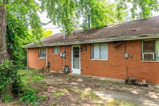 Building Photo - DAYTON, OH - GREENWICH VILLAGE - 3 BED, 1....