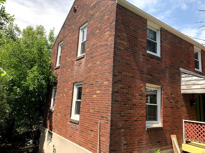 Building Photo - 1015 Willow Dr