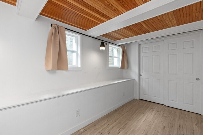 Building Photo - 5155