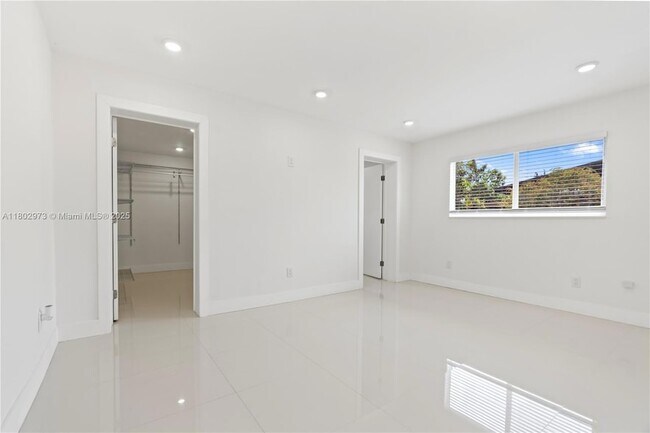 Building Photo - 10501 SW 53rd St