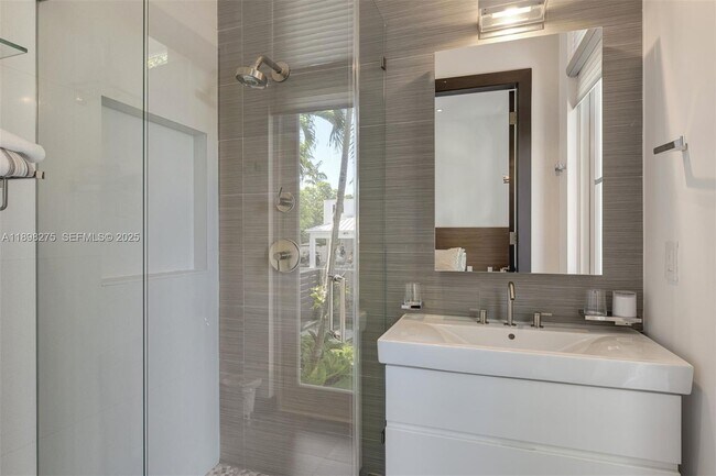 Building Photo - 765 Allendale Rd