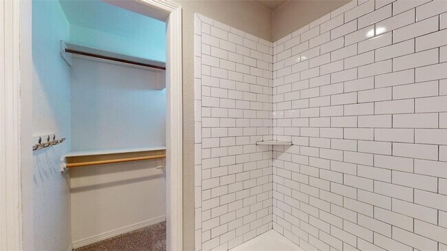 Building Photo - 914 Fairview Ave