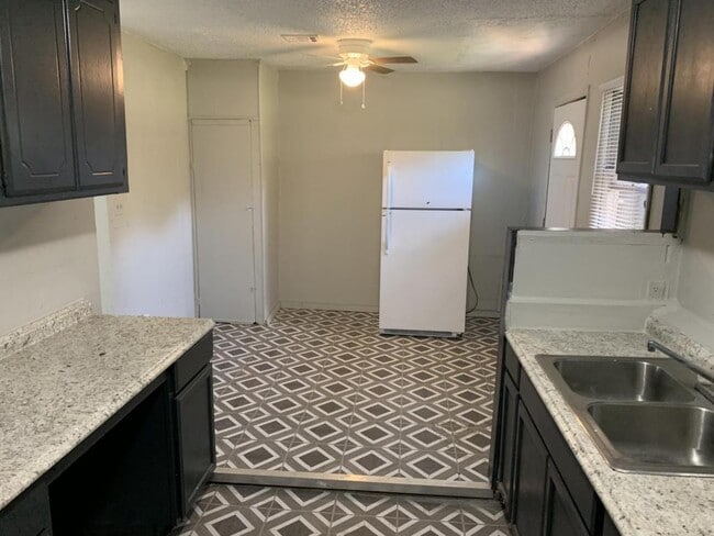 Building Photo - 1610 SE 62nd St