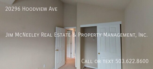 Building Photo - Great 3 bedroom Corner Townhome w/ Walk In...