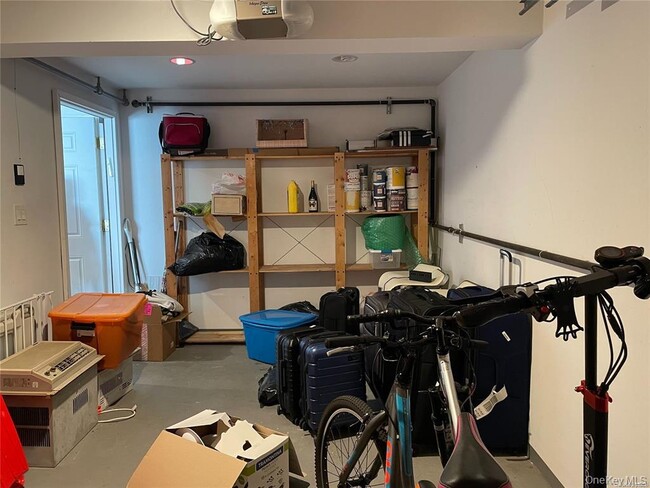 Building Photo - 570 Church Ave