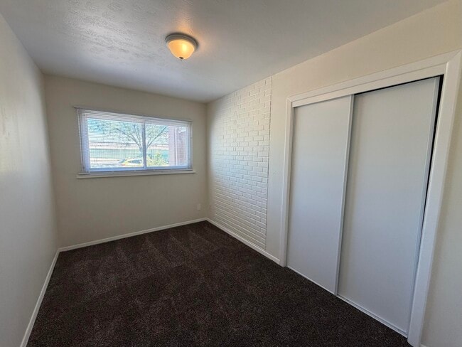 Building Photo - 317 Cagua Dr NE