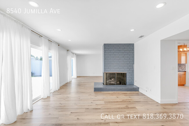 Building Photo - STYLISH AND MODERN 3BR/2BA IN RESIDENTIAL ...