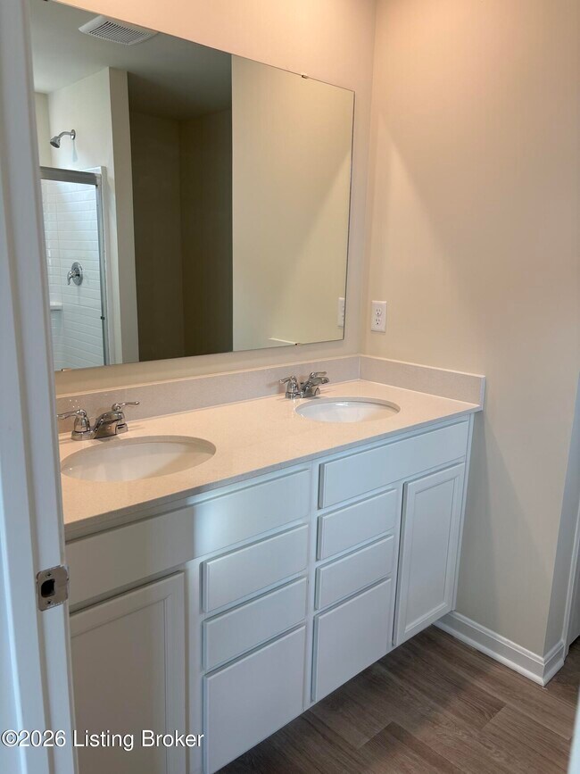 Building Photo - 2013 Lyndon Green Cir