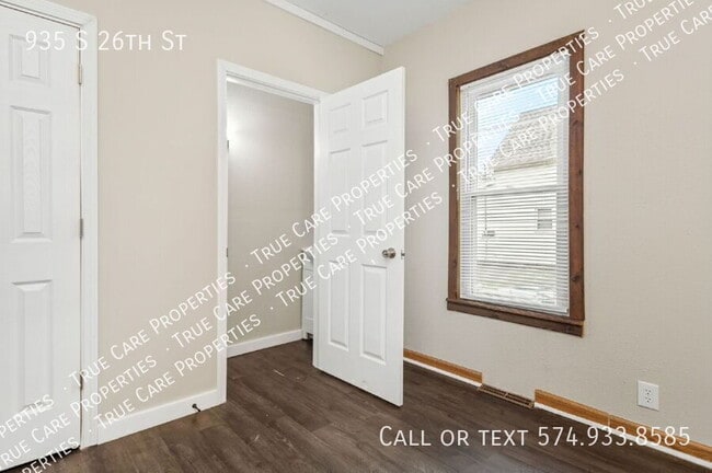 Building Photo - 935 S 26th St
