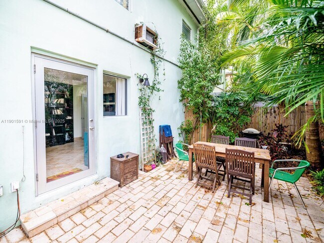 Building Photo - 1127 Meridian Ave