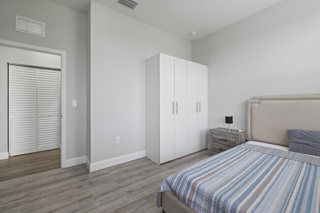 Building Photo - 1911 Lorna Ave