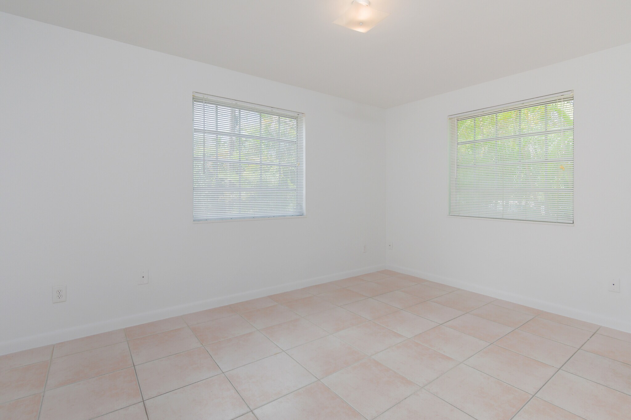Master Bedroom - 3912 Ponce de Leon Blvd