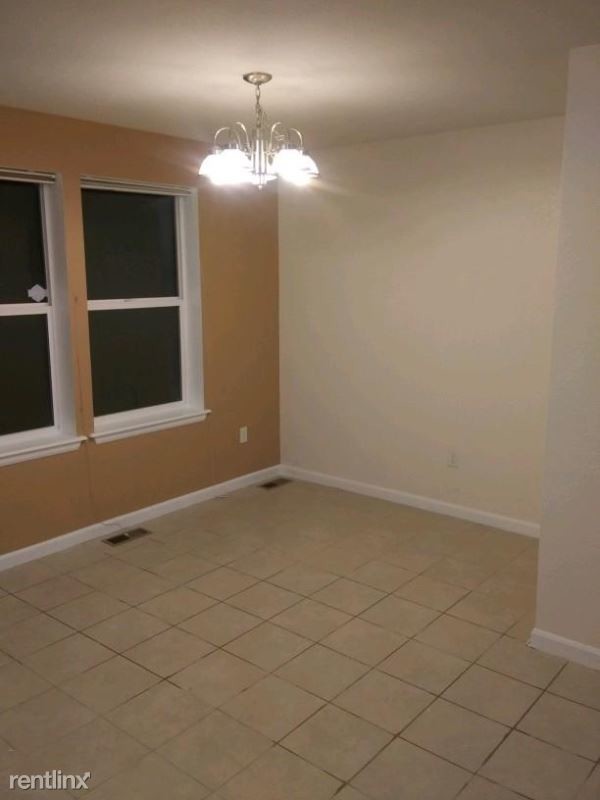 Building Photo - 4 br, 2 bath Townhome - 218 E 45th Ave