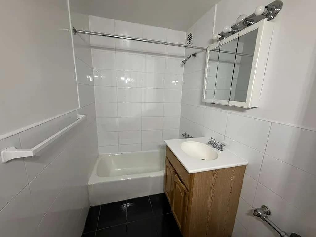 Building Photo - 83-33 118th St