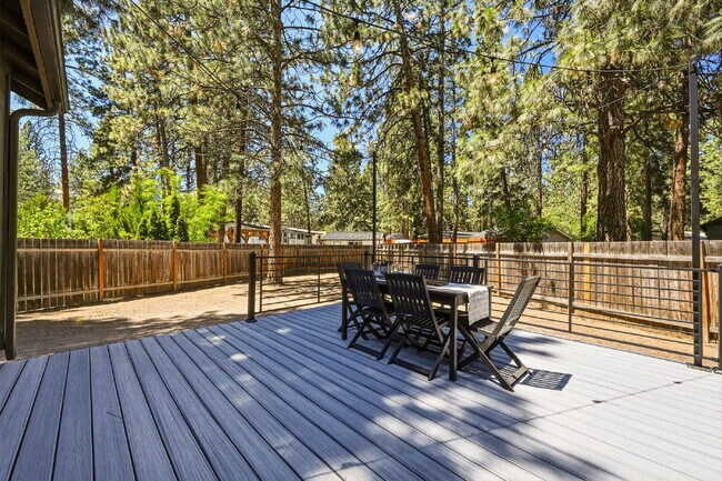 Building Photo - Furnished 3-Bedroom Home in Southwest Bend with Yard Care Included