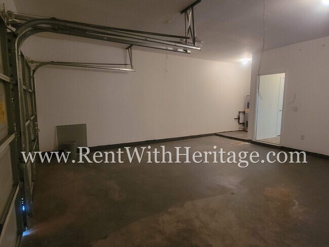 Building Photo - WOW!!!......COME SEE THIS GORGEOUS 4 BEDROOM / 3 BATH HOME IN THE POPULAR KINGSWOOD SUBDIVSION-A ...