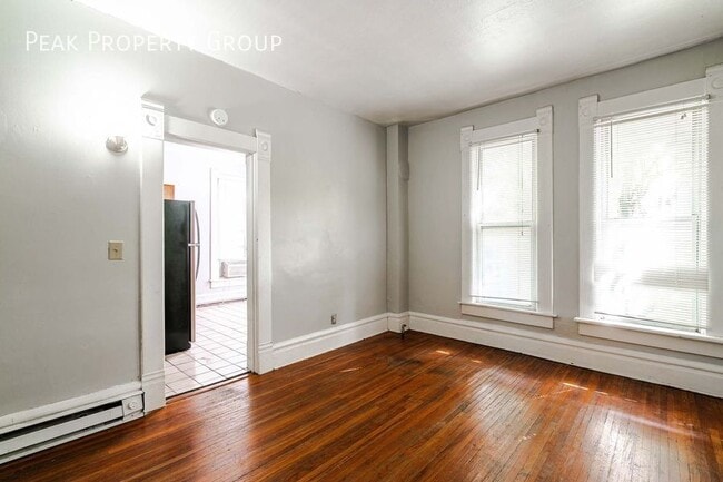 Building Photo - 246 1/2 W. 5th Avenue Rear-