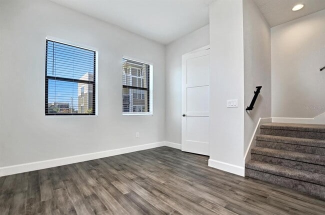 Building Photo - 401 N Oregon Ave