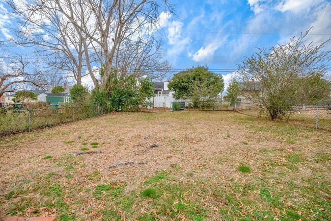 Building Photo - 908 N 38th St