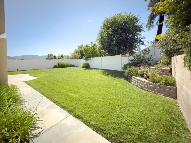 Building Photo - RARE 6 BEDROOM HOME FOR RENT IN OPTIMUM LO...