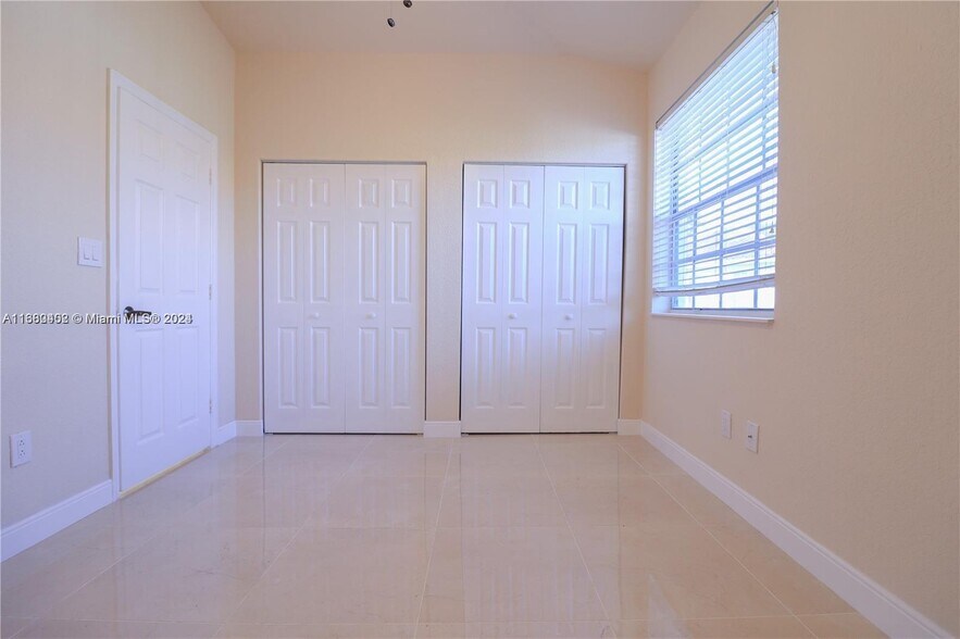 Building Photo - 741 SW 148th Ave