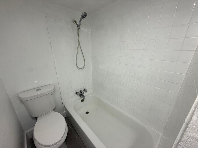 Building Photo - Remodeled 3/2 Childs Park Available Now ! Ask about move in specials!