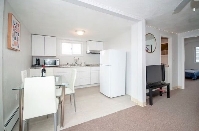 Building Photo - 243 Princeton St